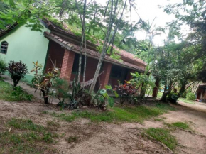 Casa no Bosque da bruxa que espera João e Maria sem os doces